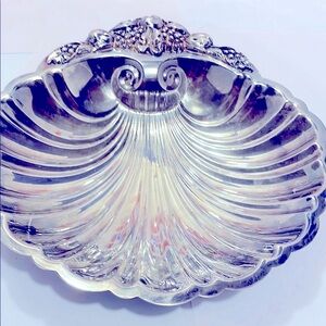 Vintage Large Oneida Elegant Silver Shell-Shaped Serving Bowl Tray